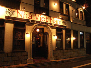 恵比寿本店外観・夜